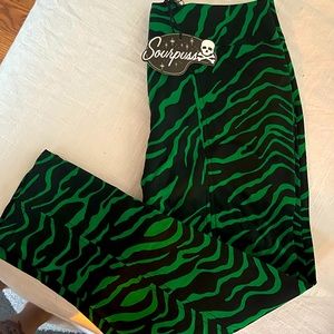 COPY - SOURPUSS CLOTHING CAPRIS 💚💚